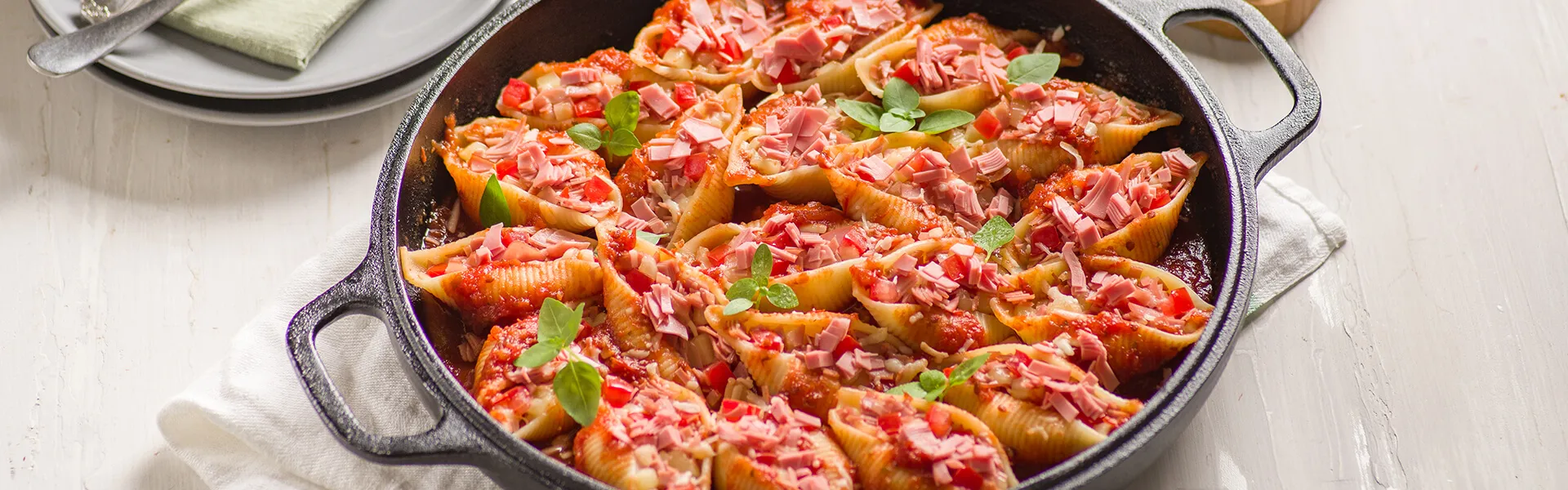 Massa Tipo Conchiglione de Mortadela, Mussarela e Tomate
