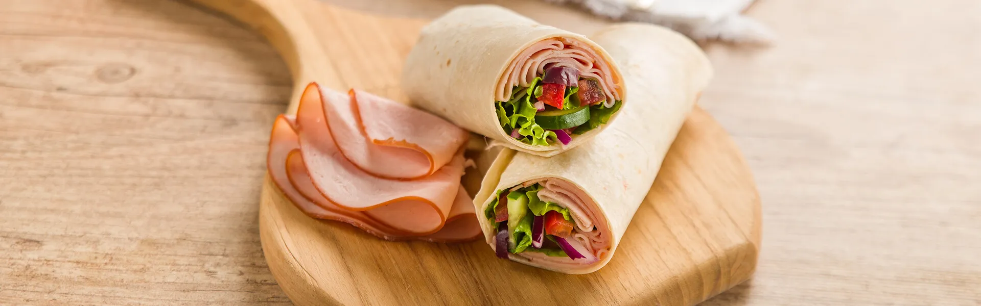 Wrap Peito de Peru Sadia Soltissimo e Molho de Iogurte (mediterrâneo)