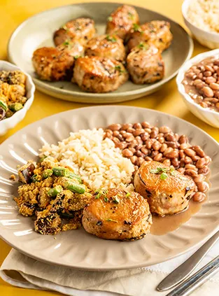 Bifinho de Mignon Suíno com Arroz, Feijão e Farofa