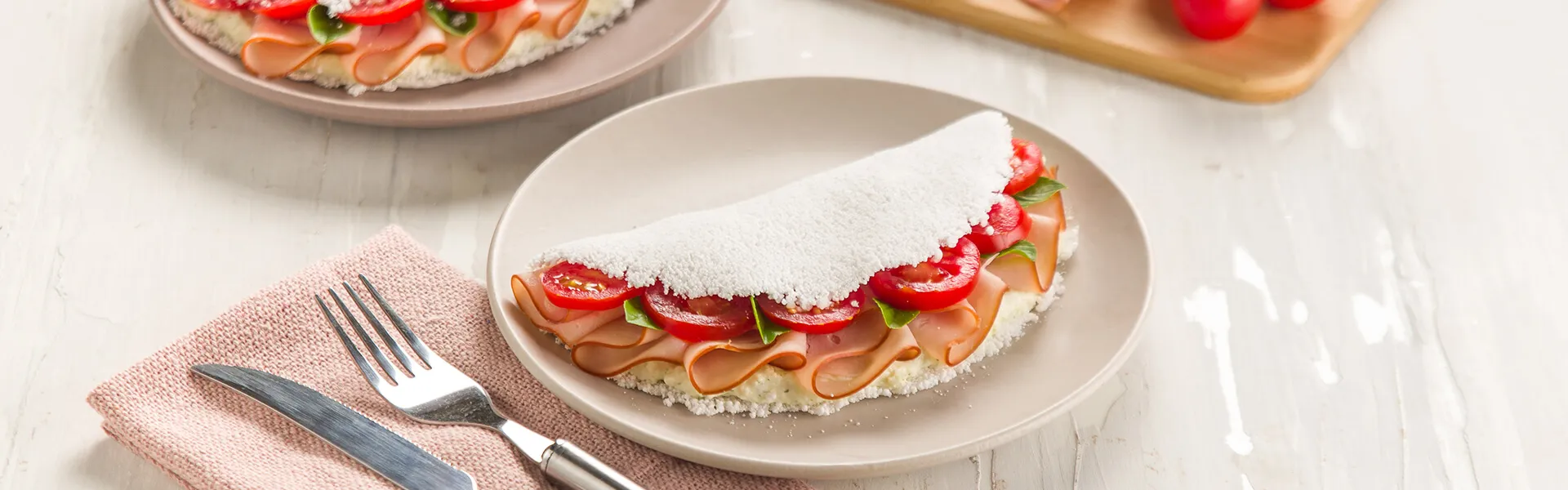 Tapioca Recheada de Creme de Mussarela e Peito de Peru