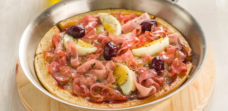 Pizza de Frigideira à Portuguesa com Presunto Sadia