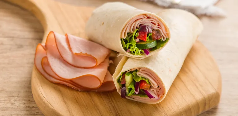 Wrap Peito de Peru Sadia Soltissimo e Molho de Iogurte (mediterrâneo)